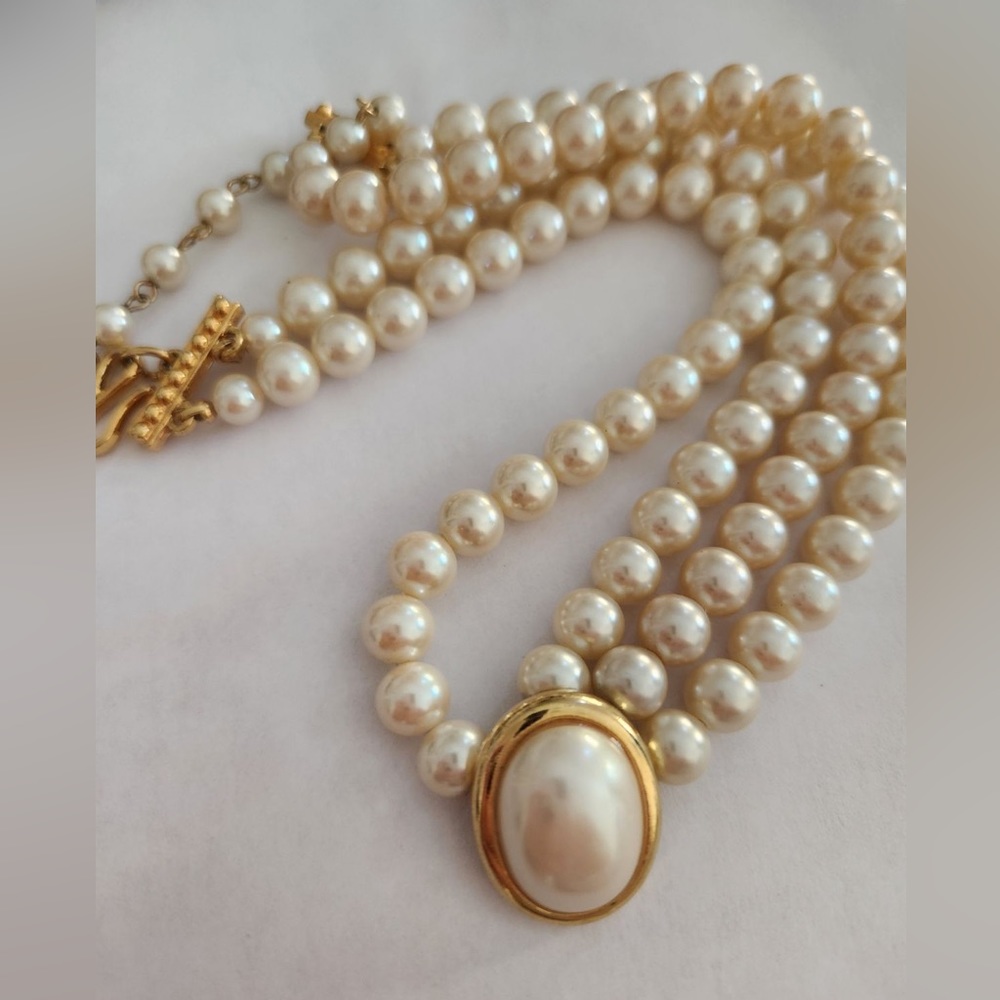 Vintage LCI Liz Claiborne pearl necklace